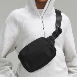 ✨BNWT✨ lululemon Everywhere Belt Bag Large 2L